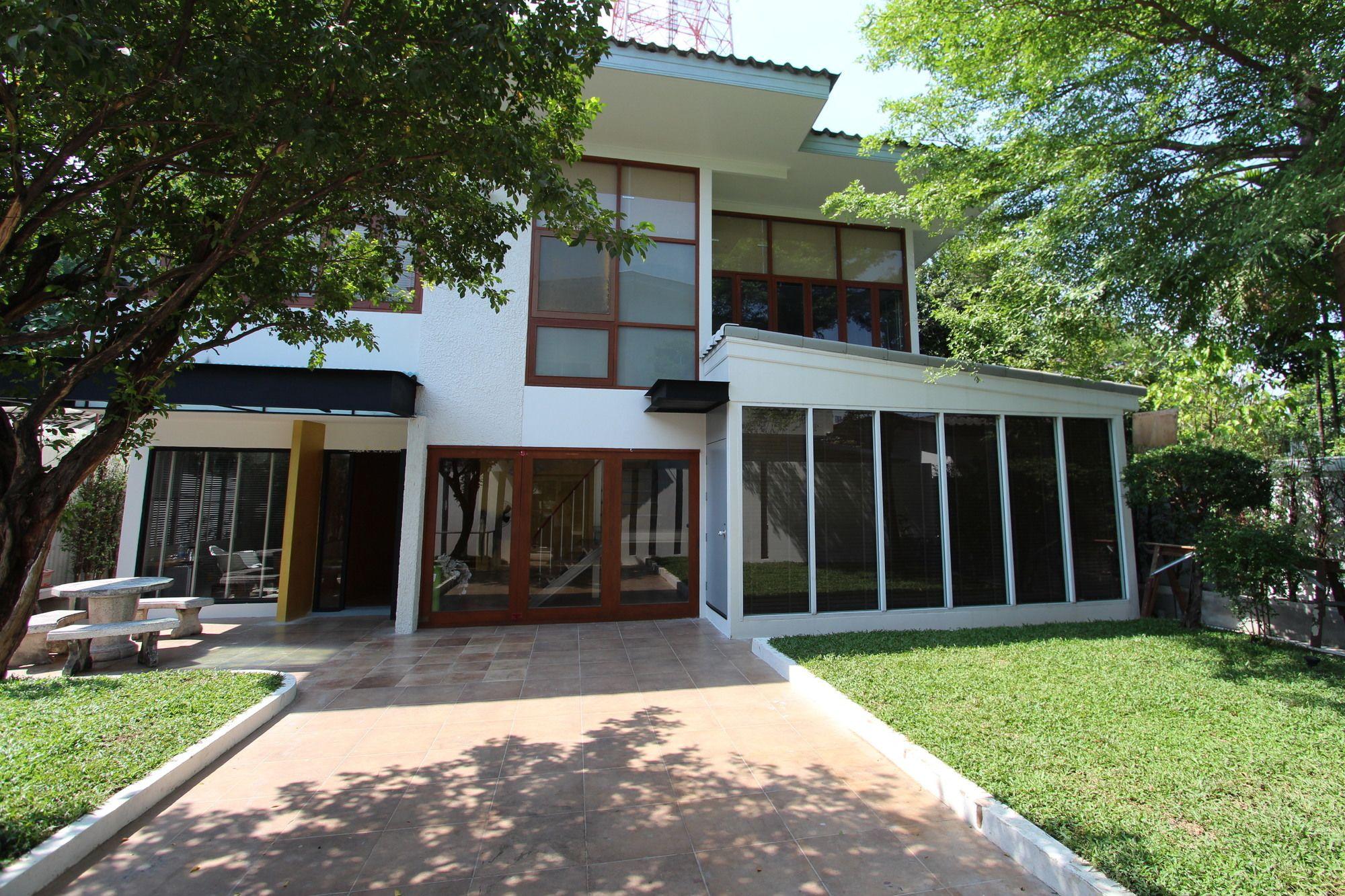 Airtel Hideaway Ari Hotel Bangkok Exterior photo